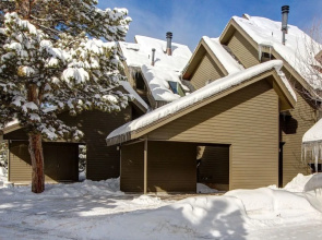 4BR 4BA Rustic Mountain Condo Park City by RedAwning