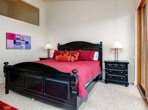 2BR Newpark Townhouse with Hot Tub by RedAwning