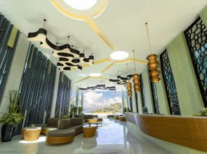 Crest Resort & Pool Villas