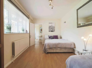 Inviting 7-bed House With sea Views in Hythe