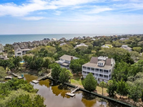 This Vibrant Family Home Features 8 Bedrooms, And 8 Bathrooms, Ocean And Creek Views Home by Peace Vacations