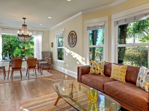 Fremont Oasis - Two Bedroom Home with Fireplace