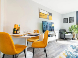 MAEVELA Apartments - Jungle Vibe Luxury City Centre 1 Bed Apartment - NEW BUILD - City Centre, Digbeth - ROOFTOP TERRACE - PS4 & Smart TV's