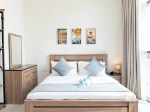 Bloomfields Artistic STU in The View