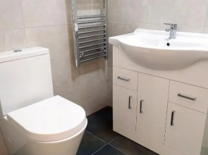 The Yew Studio - Self contained one bed studio flat with parking