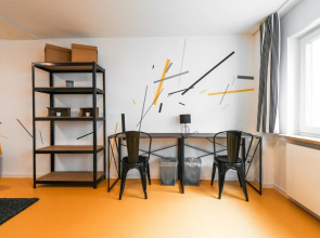 Nice and clean hostel room for 3 2C