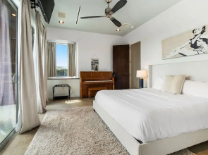 Luxury 7BR Hill Country Gem With Barndominium