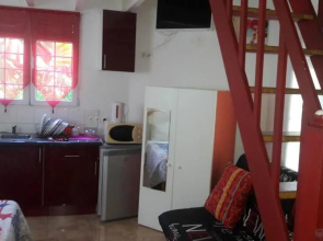 Bungalow de 2 chambres avec piscine partagee jacuzzi et terrasse amenagee a Le Gosier a 5 km de la plage