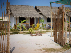 Whitemoon Bungalows Hostel