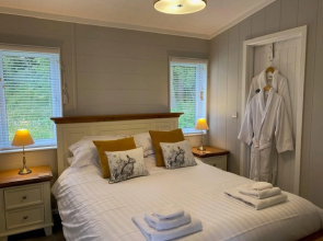 Hollicarrs – Sunflower Lodge