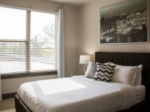 Modern & Private Condo Balcony Great Location