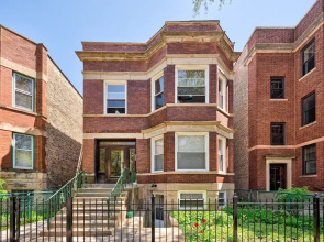Centrally Located Swedish Design Andersonville 2bd by AllSet Turnover