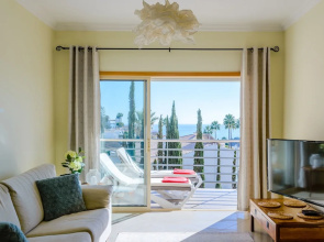 Sea view Apartment with sunbathing Terrace & 2 Swimming pools