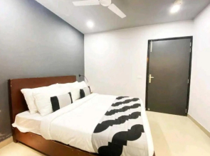 Pop 92916 Hotel Family Ties