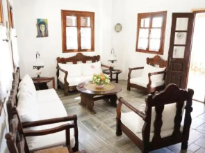 Alexandros Hotel