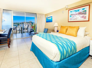 41st Floor Studio with Ocean and Diamond Head Views