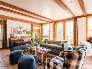 Nightstar by AvantStay Charming Rustic Cabin w Large Balcony Sauna