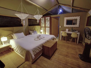 Kanaan N/a'an ku sê Desert Retreat