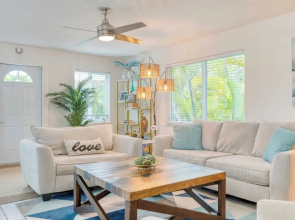 Sea Glass Secrets by Avantstay 3 Mins to Beach