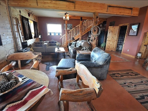 High Lonesome - Three Bedroom Cabin
