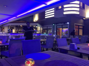Aryes Deluxe Hotel
