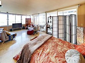 Waikiki Getaway - Studio Condo
