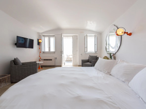 Santorini Secret Suites & Spa