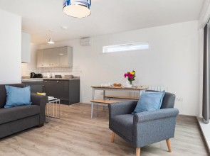 Coedrath Park 19 - Close to Beach, Parking, Balcony, Pet Friendly