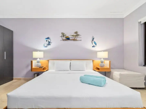 2BR 2BA Duplex w Amazing Views Pool Amenities