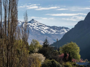 Central Mountain View Paradise