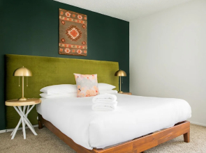 WanderJaunt - Chic North Austin Apts