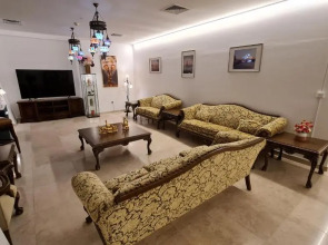 Stunning 3bhk service apartment