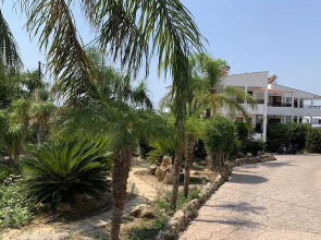 Coliseum Studios & Apartments