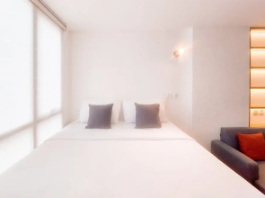 Comfortable Studio At Collins Boulevard Apartment