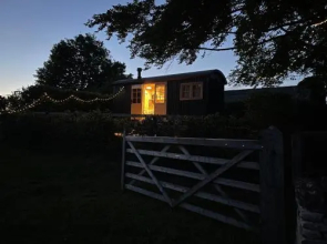 Hill House B & B & Luxury Shepherds Huts
