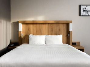 Courtyard by Marriott Warsaw Airport