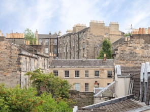 Silver Lining - Luxury New Town Apartment