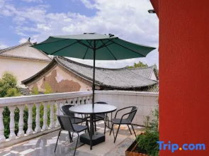 WeiShan Ancient City No. 16 Courtyard Boutique Homestay (Weishan Gongchen Tower)