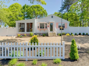 Charming West Yarmouth Home ~ 2 Mi to Beach!