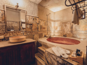 Maccan Cave Hotel