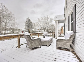 Modern South Bend Getaway ~ 3 Mi to Downtown
