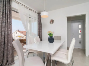 Nice Apartment in Podstrana With 2 Bedrooms and Wifi