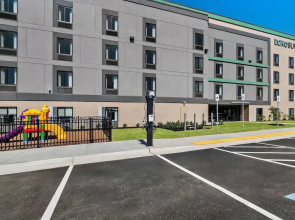 Echo Suites Sterling