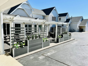 Court Plaza Inn & Suites