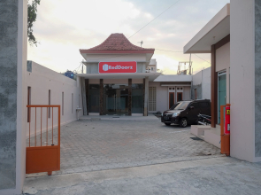 RedDoorz Syariah near Alun Alun Temanggung