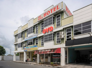 OYO 89831 Sri Sena Hotel