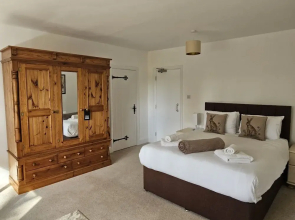 The Plough Inn Farmhouse
