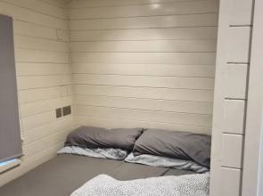 Glamping Hut - Riverview 4
