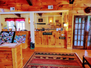 Smoky Falls Lodge