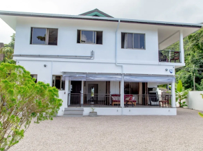 2-bed Apt, Sleeps 5, Near Beau Vallon Beach